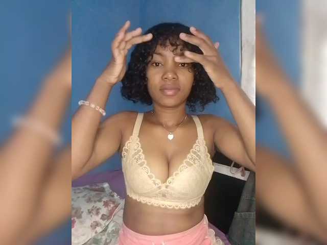 Candis02's BongaCams show and profile