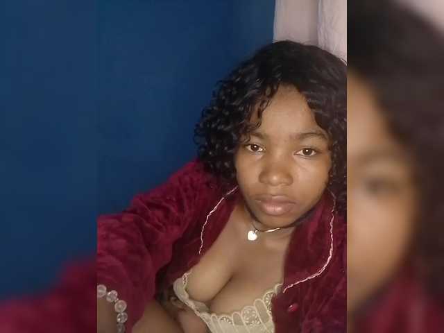 Candis02 live cam on BongaCams