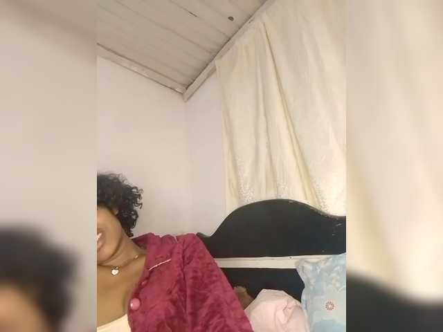 Candis02 live cam on BongaCams