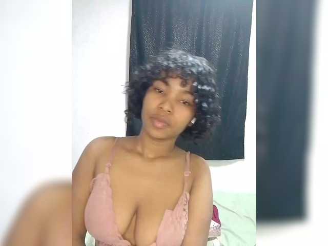 Candis02 live cam on BongaCams