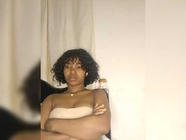 Candis02 live cam on BongaCams