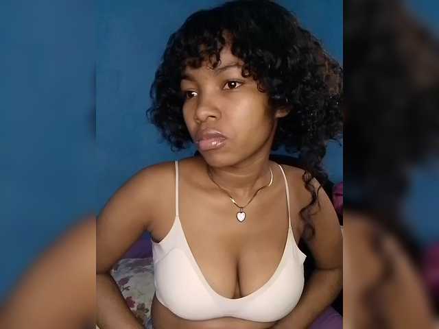 Candis02's BongaCams show and profile