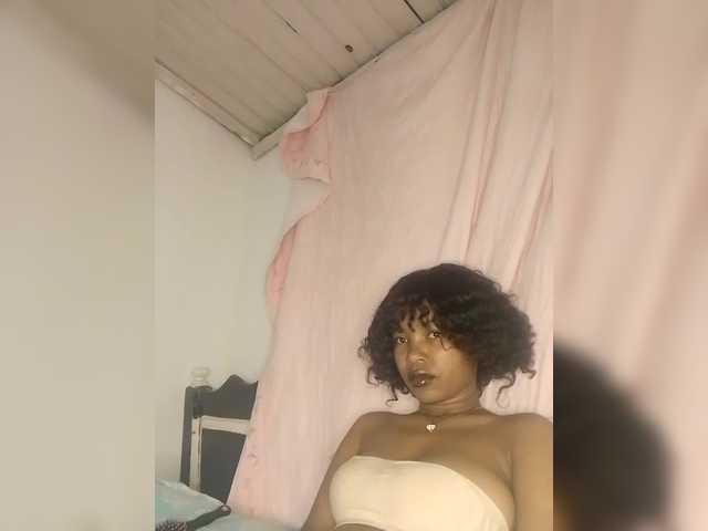 Candis02 live cam on BongaCams
