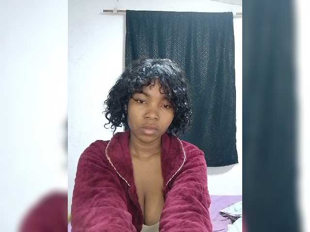 Candis02 live cam on BongaCams