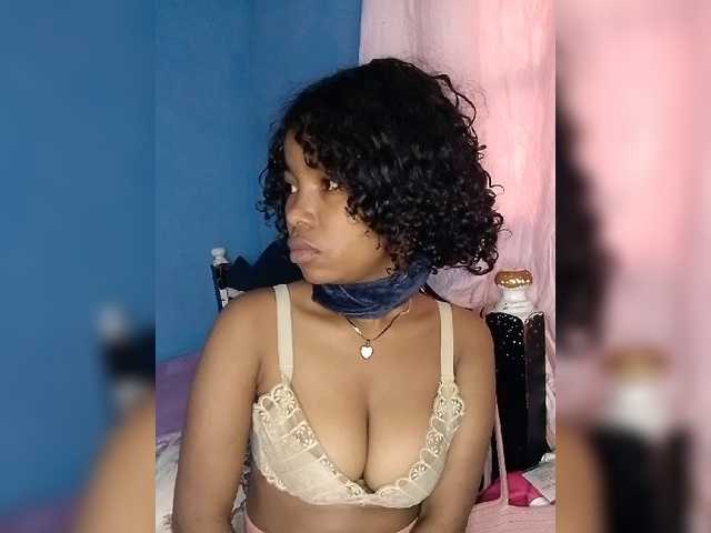 Candis02 live cam on BongaCams