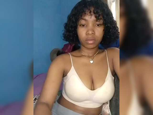 Candis02's BongaCams show and profile