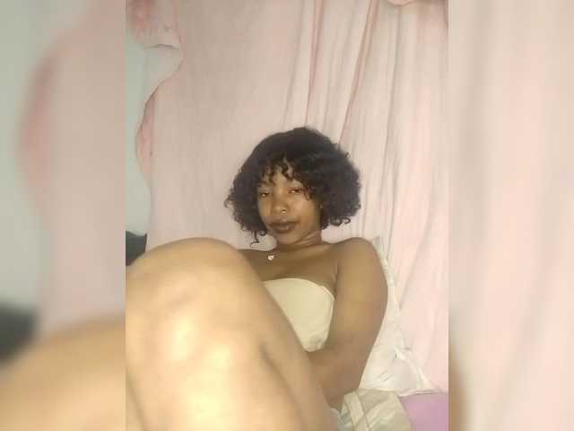 Candis02 live cam on BongaCams