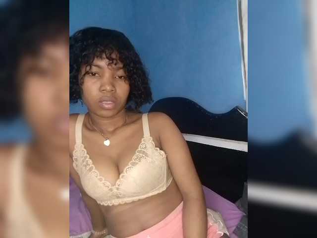 Candis02's BongaCams show and profile