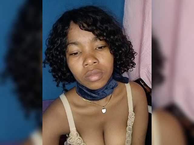 Candis02 live cam on BongaCams