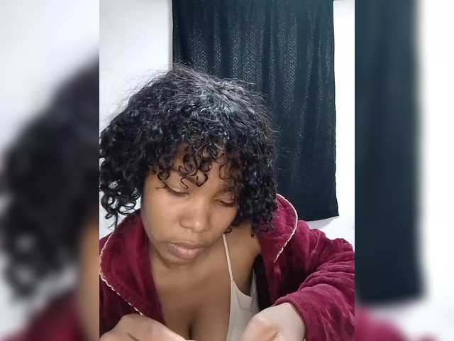 Candis02 live cam on BongaCams
