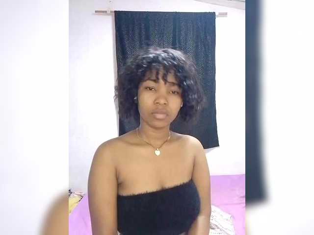 le modèle Candis02 est en webcam porno dans un show sur le site bongacams, il possède les tags suivants: Ebony,Brunette,Shaved
