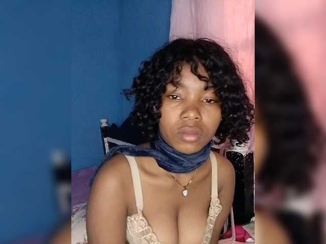 Candis02 live cam on BongaCams