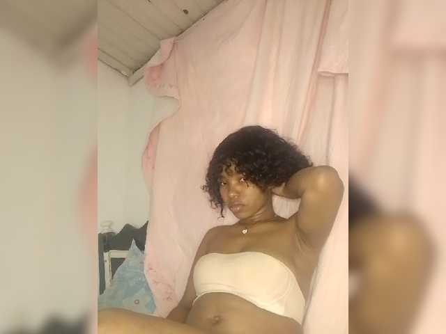 Candis02 live cam on BongaCams