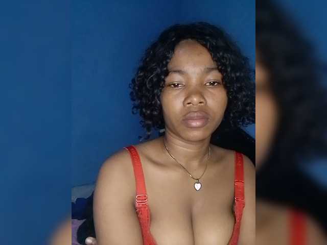 Sex chat gratuit in direct cu Candis02 pe BongaCams