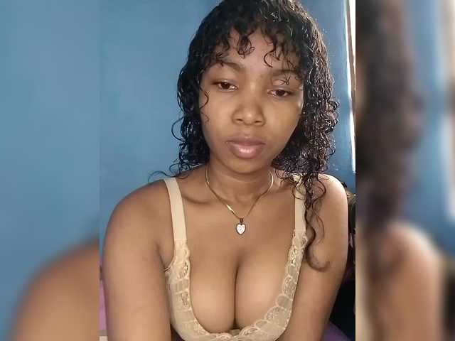 Candis02's BongaCams show and profile