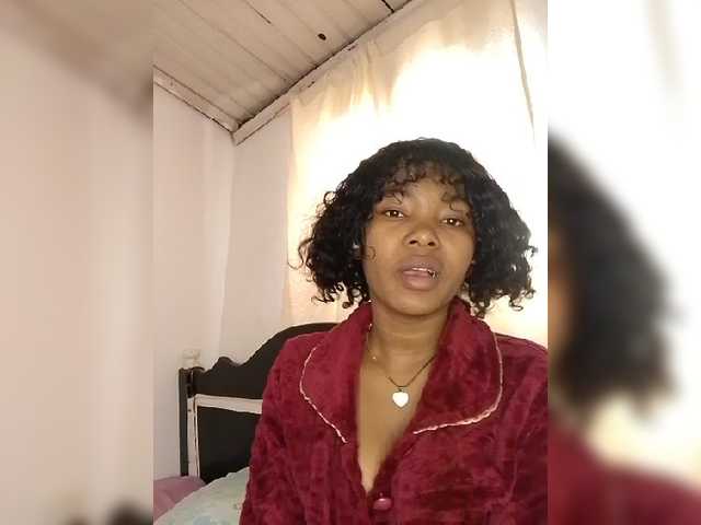 Candis02 live cam on BongaCams