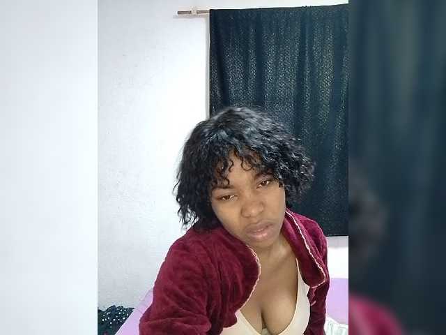 Candis02 live cam on BongaCams