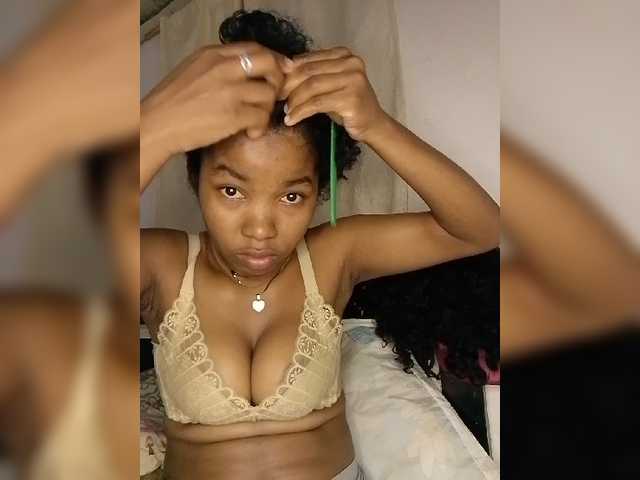 Candis02 live cam on BongaCams
