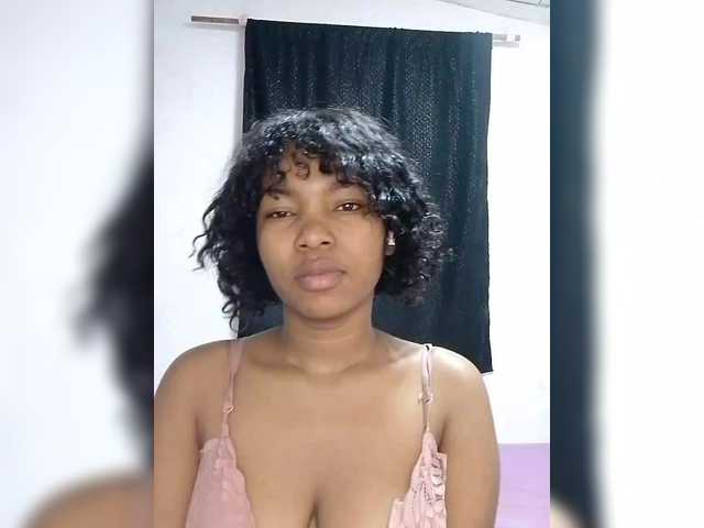 Candis02 live cam on BongaCams
