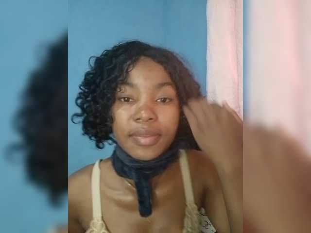 Candis02 live cam on BongaCams