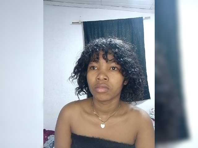 Candis02 live cam on BongaCams