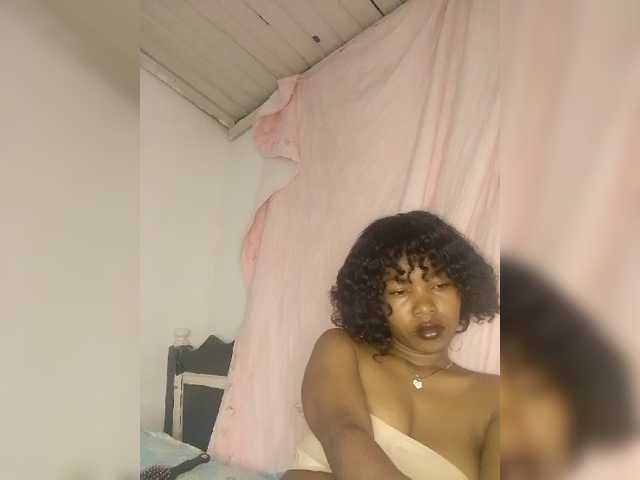 Candis02 live cam on BongaCams