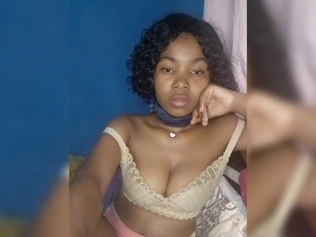 Candis02 live cam on BongaCams