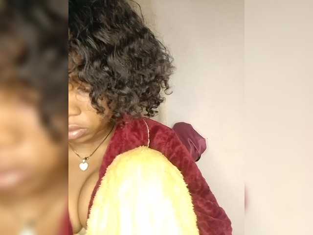 Candis02 live cam on BongaCams