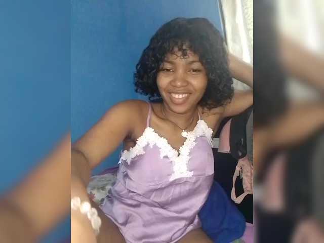 Candis02's BongaCams show and profile