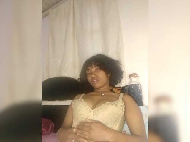 Candis02 live cam on BongaCams