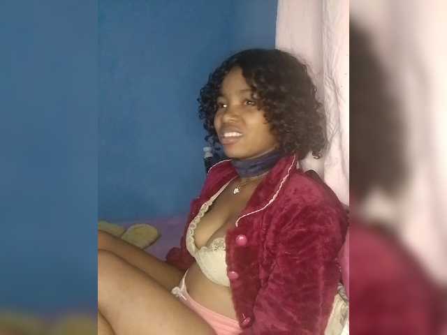 Candis02 live cam on BongaCams