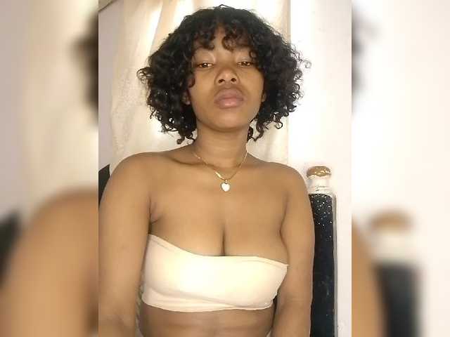 Candis02 live cam on BongaCams