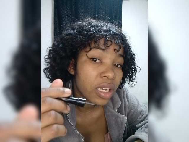 Candis02 live cam on BongaCams