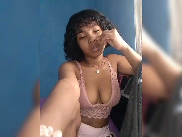 Candis02's BongaCams show and profile