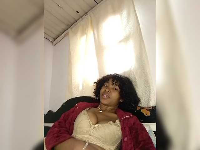 Candis02 live cam on BongaCams