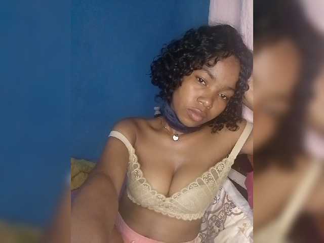 Candis02 live cam on BongaCams