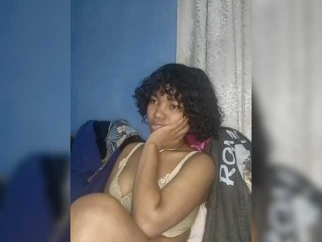 le modèle Candis02 est en webcam porno dans un show sur le site bongacams, il possède les tags suivants: Ebony,Brunette,Shaved