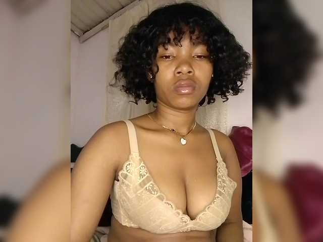 Candis02 live cam on BongaCams