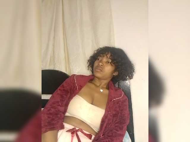 Candis02 live cam on BongaCams