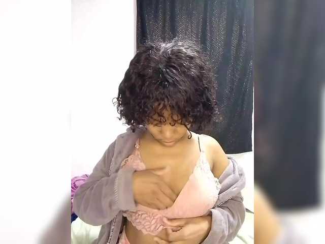 Candis02 live cam on BongaCams
