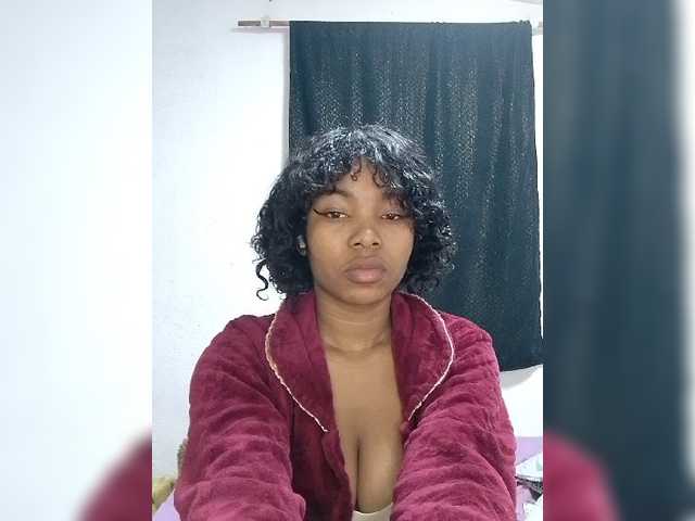Candis02 live cam on BongaCams