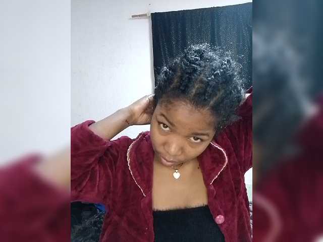 Candis02 live cam on BongaCams