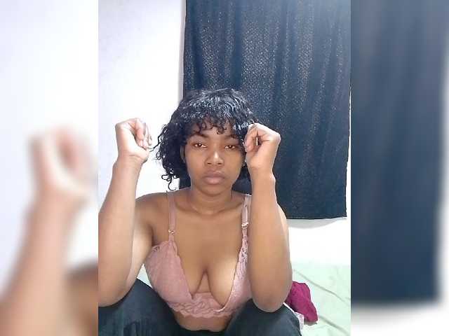 Candis02 live cam on BongaCams