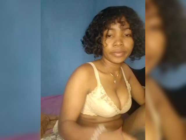 Candis02's BongaCams show and profile