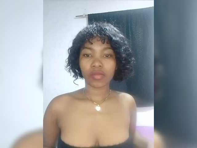 Candis02 live cam on UnifiedCams