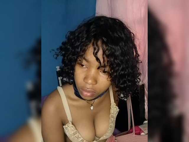 Candis02 live cam on BongaCams