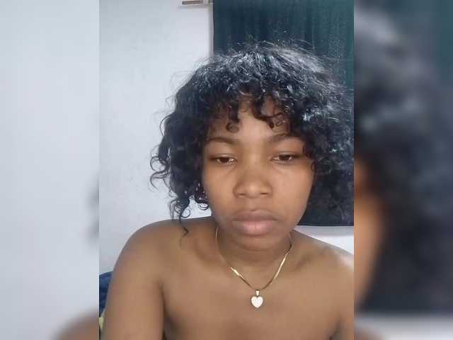 Candis02 live cam on BongaCams