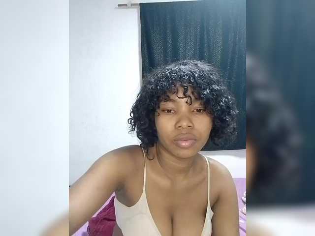 Candis02 live cam on BongaCams