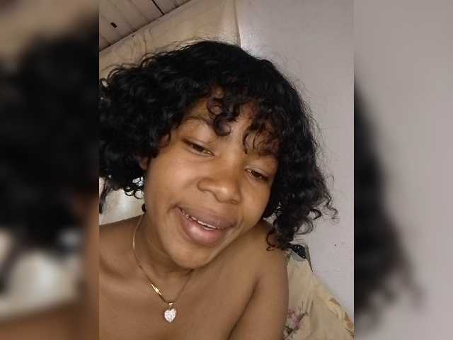 Candis02 live cam on BongaCams
