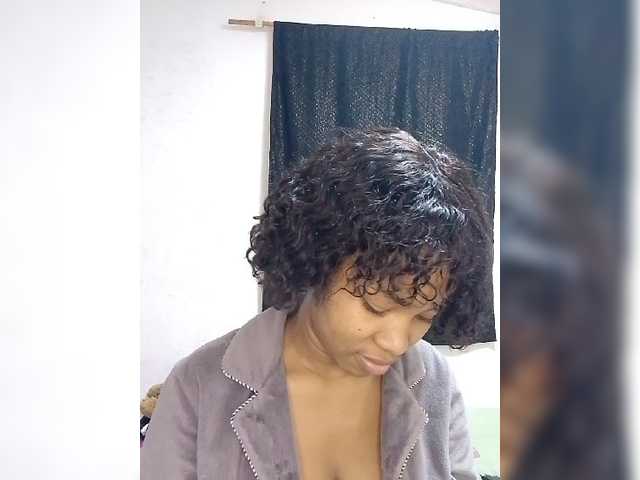 Candis02 live cam on BongaCams